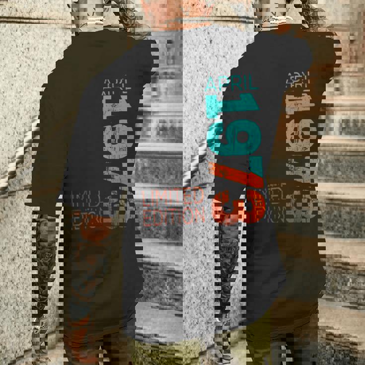 1973年4月1973年 レトロ 1973 ヴィンテージ 1973 メンズTシャツ バックプリント 彼への贈り物