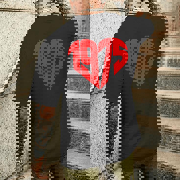 1975 ハート ヴィンテージ 1975年製 ハート型 愛 50歳の誕生日に メンズTシャツ バックプリント 彼への贈り物