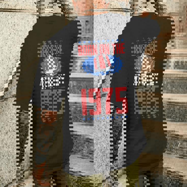 1975年7月4日誕生年アメリカ誕生日パーティーに生まれる メンズTシャツ バックプリント 彼への贈り物