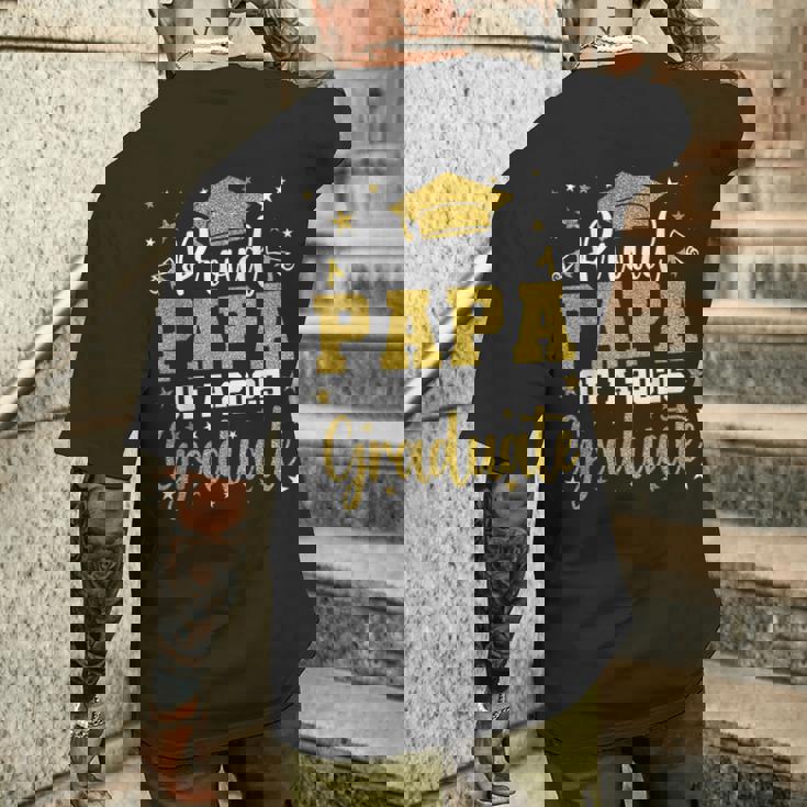 2025年卒業の卒業クラスの誇り高きパパ メンズTシャツ バックプリント 彼への贈り物