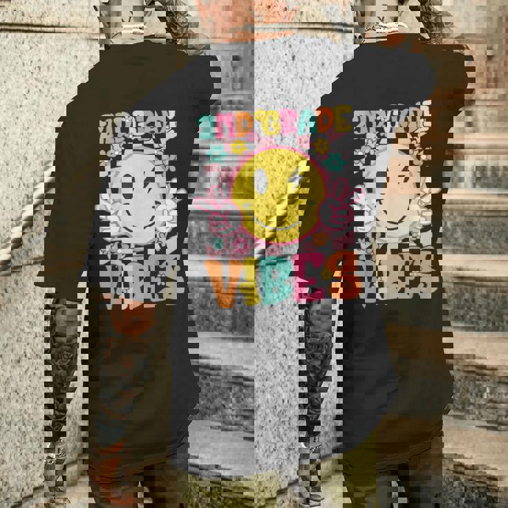 2年生 バイブス スマイルフェイス 新学期 2年生 メンズTシャツ バックプリント 彼への贈り物