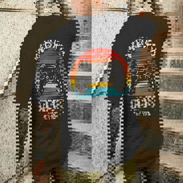 3人のお父さんにレベルアップ 再び3人のパパ 2025 父の日 メンズTシャツ バックプリント 彼への贈り物