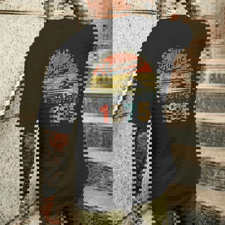 50歳の誕生日プレゼント 男性用 1975年2月 50歳の誕生日 メンズTシャツ バックプリント 彼への贈り物