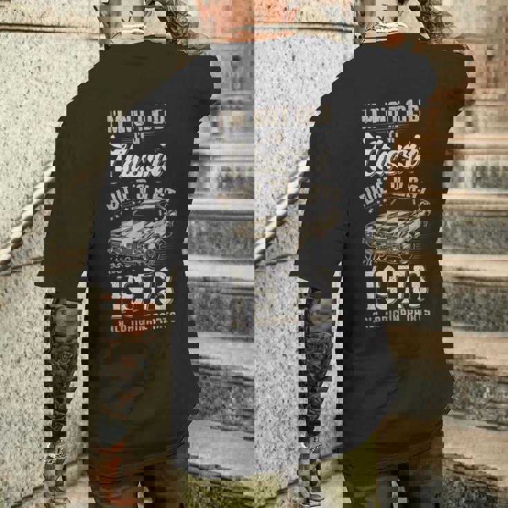 52歳の誕生日 1973年生まれのクラシックカー メンズTシャツ バックプリント 彼への贈り物