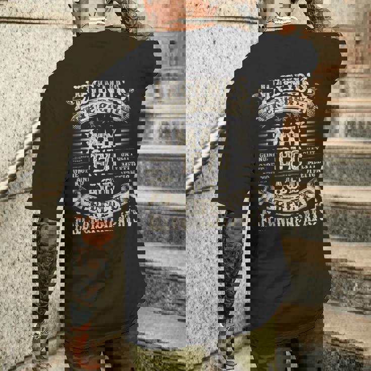 55歳の男性への55歳の誕生日プレゼント 1970年5月 メンズTシャツ バックプリント 彼への贈り物