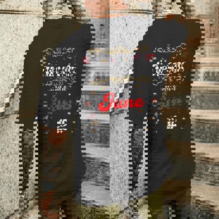 6月22日の誕生日に生まれた素晴らしい花と蝶。 メンズTシャツ バックプリント 彼への贈り物