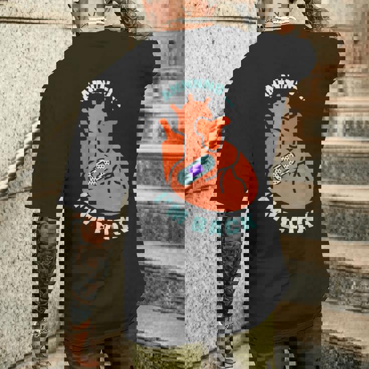 And I'm Back 生き残り バイパス 心臓発作 サバイバー 心臓 メンズTシャツ バックプリント 彼への贈り物