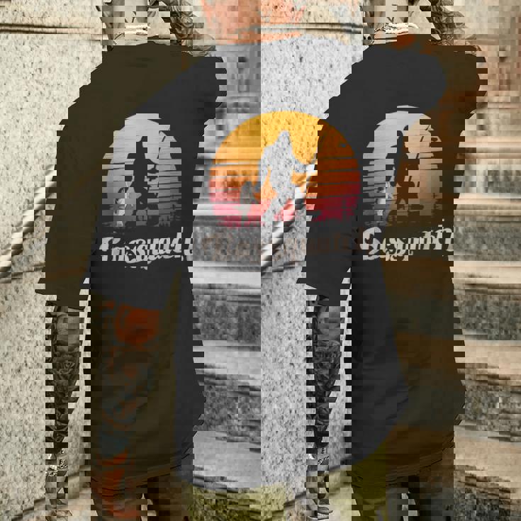 Basssquatch ビッグフット 釣り バス フォレスト シルエット メンズTシャツ バックプリント 彼への贈り物