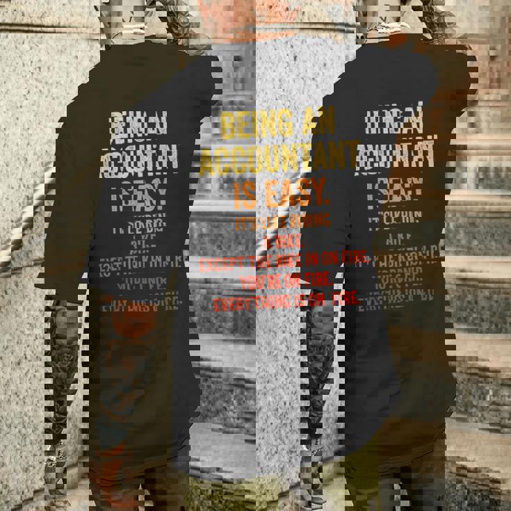 Being An Accountant Is Easy Accounting Cpaグラフィック メンズTシャツ バックプリント 彼への贈り物