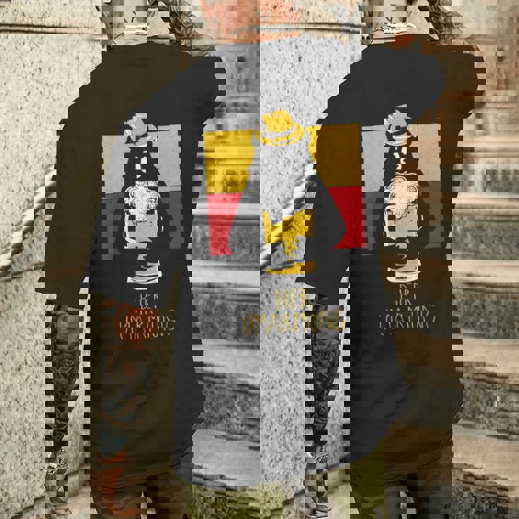 Bier Hug 面白いオクトーバーフェストデザイン ビールベア ドイツパーティー メンズTシャツ バックプリント 彼への贈り物