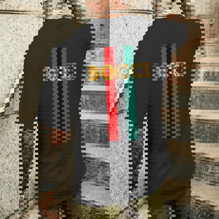 Bocci ぼっち《フェイクゴールド ロゴ》緑 赤 ライン【変なデザイン屋さん】陰キャ オタク ブランド パロディ 面白 メンズTシャツ バックプリント 彼への贈り物