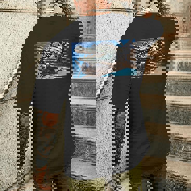 Bombardiro Crocodilo Brain Rot Gen Alpha Meme メンズTシャツ バックプリント 彼への贈り物