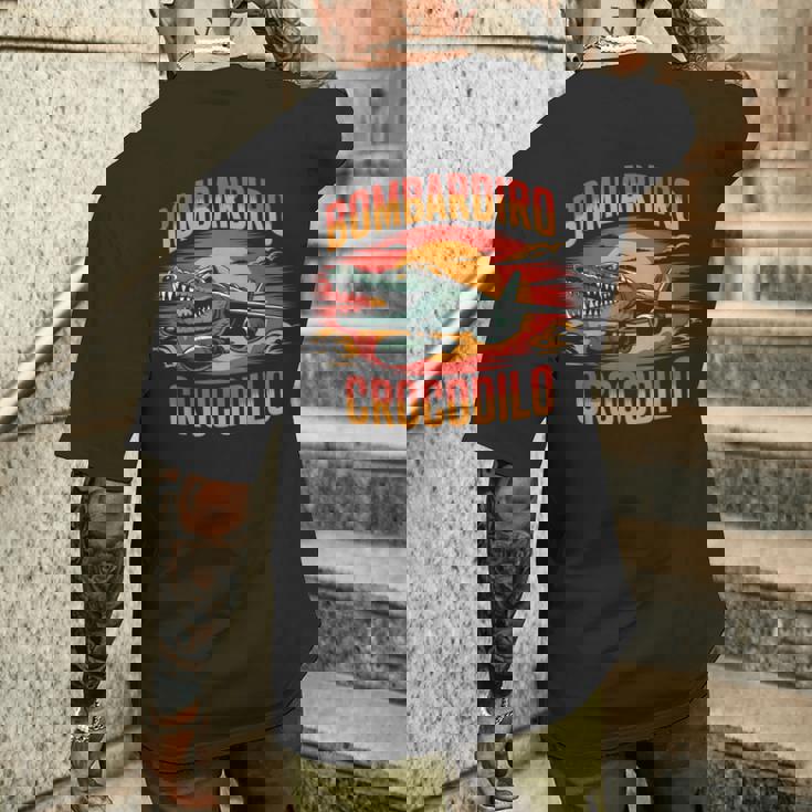 Bombardiro Crocodilo 面白い イタリアン ブレイン ミーム トレンド メンズTシャツ バックプリント 彼への贈り物