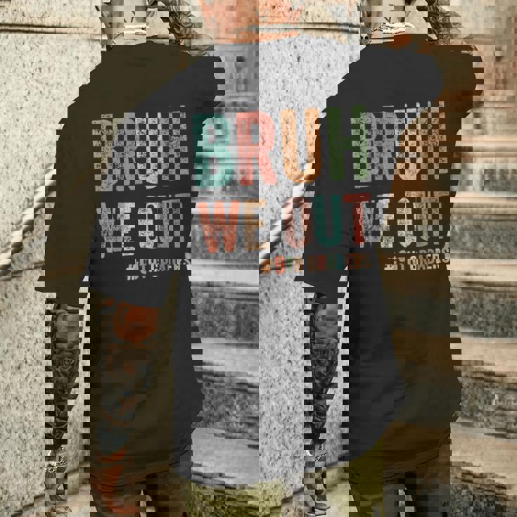 Bruh We Out 9年生 クラス 2025年生 9年生 卒業 メンズTシャツ バックプリント 彼への贈り物