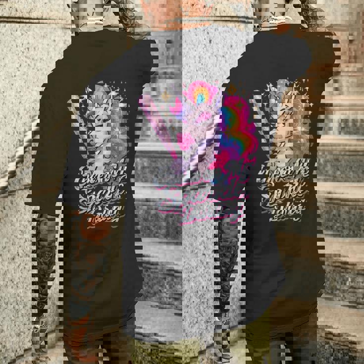 Choke On My Radiance 面白いユニコーンレインボーアティチュード メンズTシャツ バックプリント 彼への贈り物