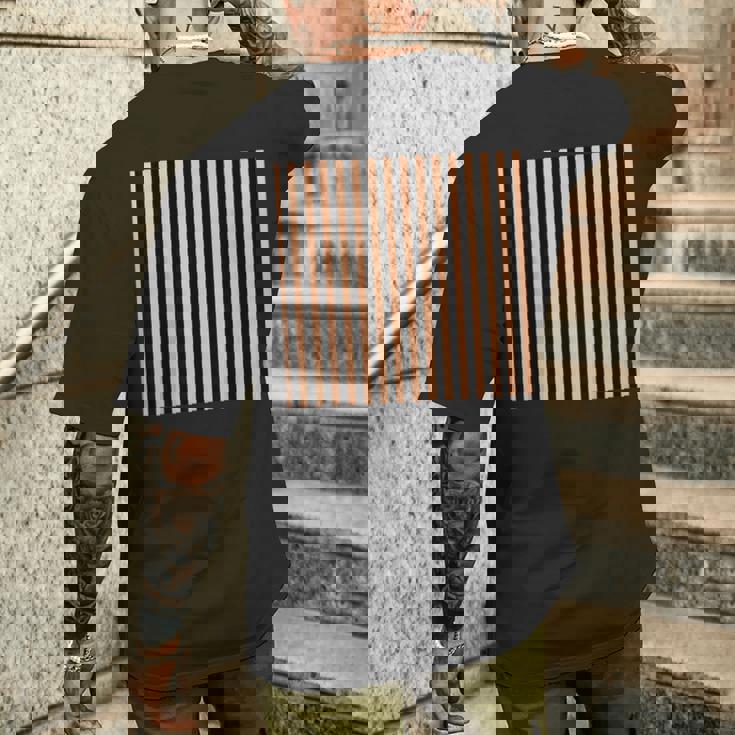 Color Of The Year 2024 -ピーチファズとブラックストライプ メンズTシャツ バックプリント 彼への贈り物