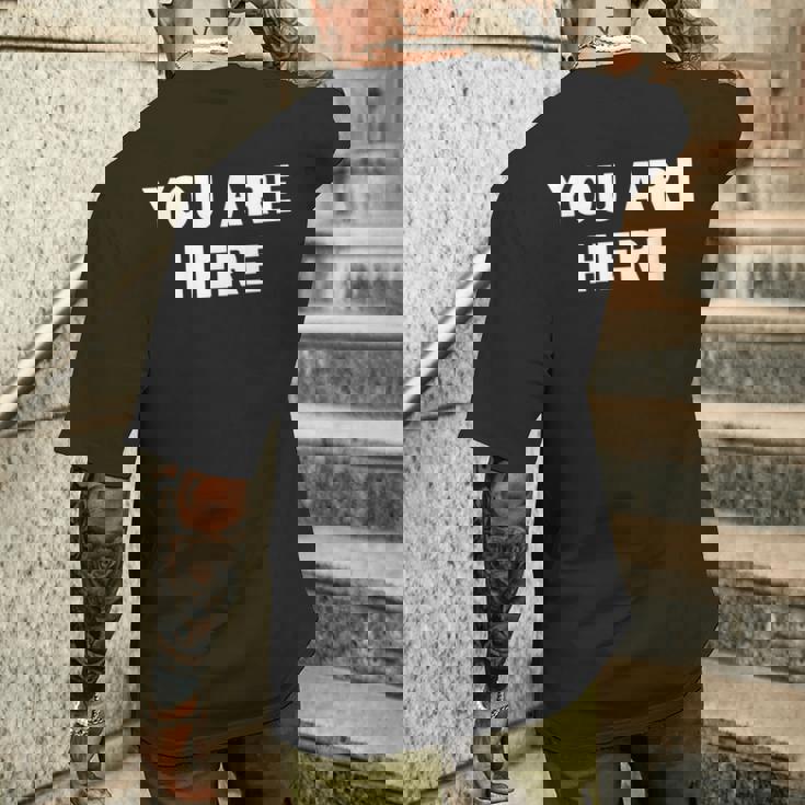 Cool You Are Here トレンディでシンプルな言葉のデザイン メンズTシャツ バックプリント 彼への贈り物