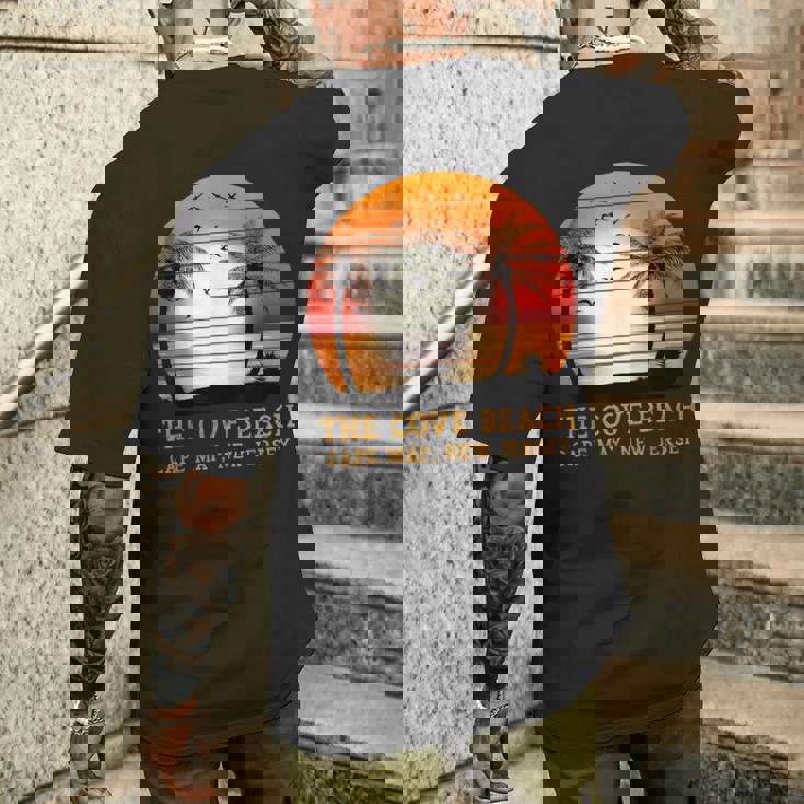 The Cove Beach Cape May New Jersey ビンテージ サンセット レトロ 太陽 メンズTシャツ バックプリント 彼への贈り物