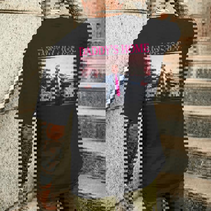 Daddy's Home President Donald Trump 2024 Pink Trump メンズTシャツ バックプリント 彼への贈り物