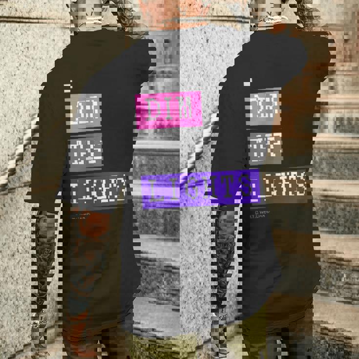 Dim The Lights 007 メンズ ロック ライブ フェス バンド ゲーム 音楽 おしゃれ 男女兼用 キッズ メンズTシャツ バックプリント 彼への贈り物