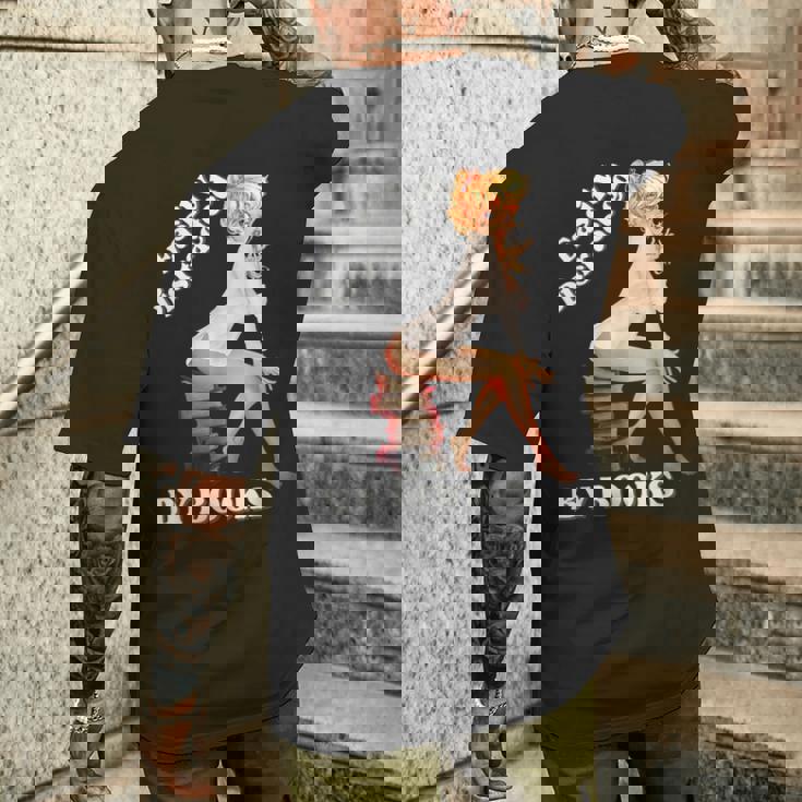 Easily-Distracted By Books ピンナップガール セクシーアニメ レトロアート メンズTシャツ バックプリント 彼への贈り物