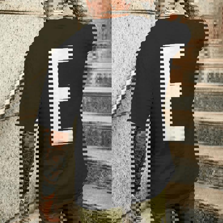 E字アルファベット モノグラム イニシャル メンズTシャツ バックプリント 彼への贈り物