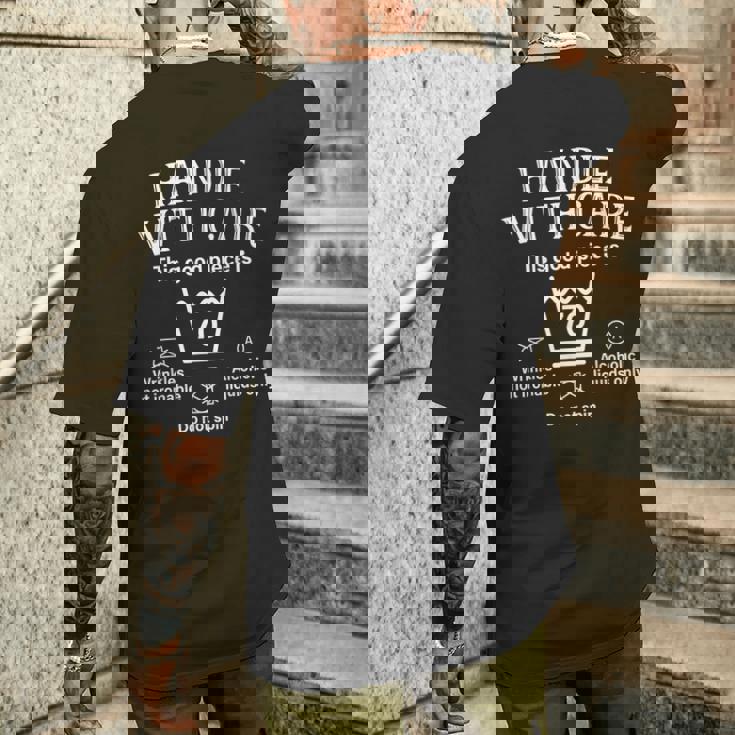 Handle With Care This Good Piece Is 70 70年 70歳の誕生日 メンズTシャツ バックプリント 彼への贈り物