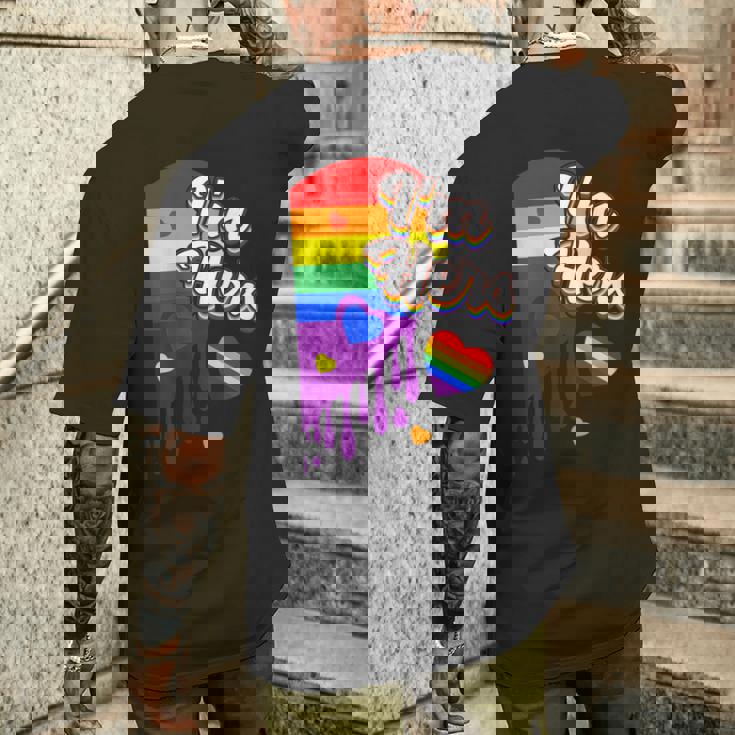 I'm Hers &He's Mine 虹のハート Lgbtq プライド デザイン メンズTシャツ バックプリント 彼への贈り物