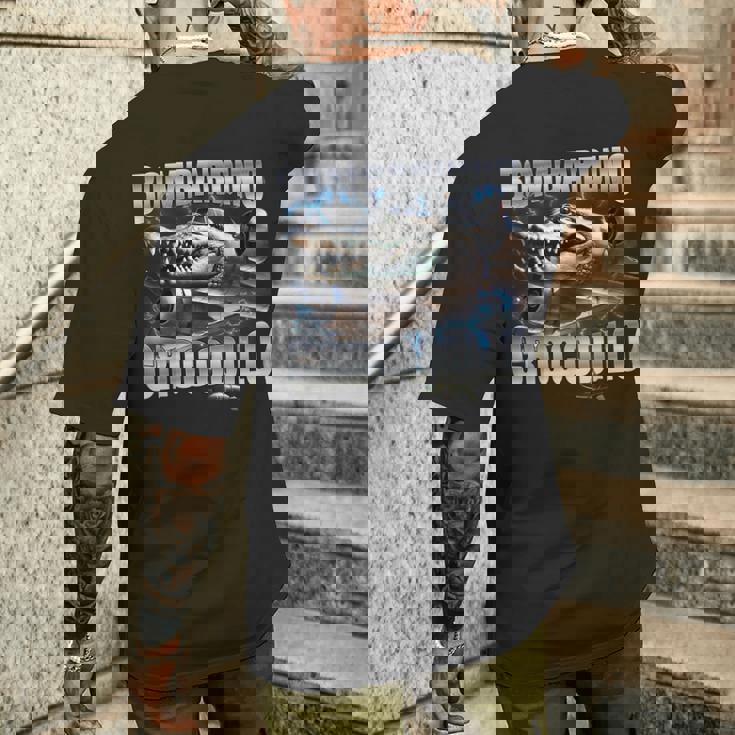 Italian Brainrot Bombardino Crocodilo メンズTシャツ バックプリント 彼への贈り物