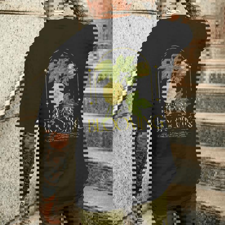 Keep On Blooming花のプリント付き メンズTシャツ バックプリント 彼への贈り物