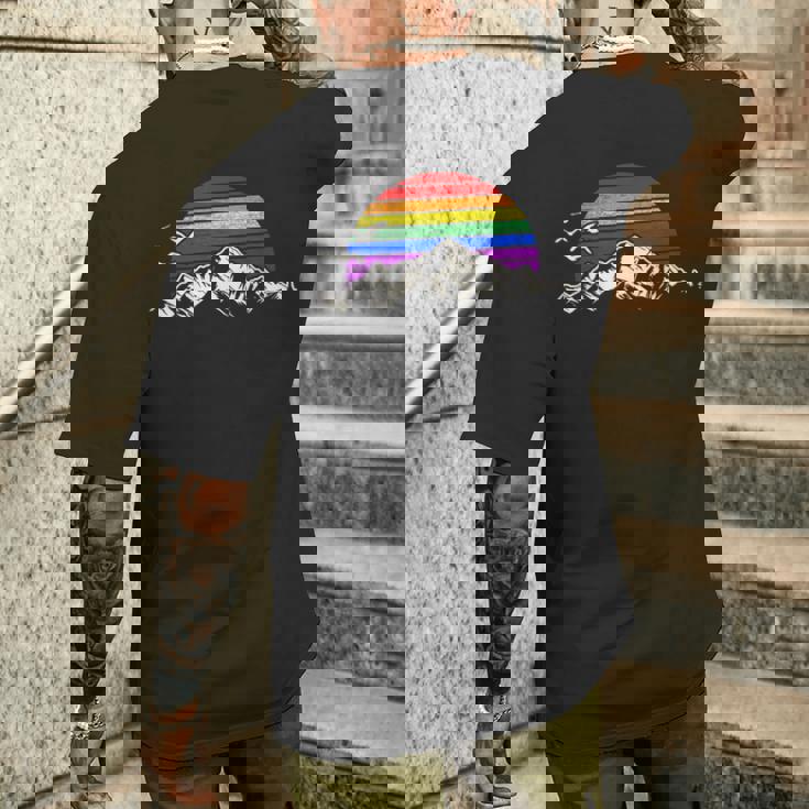 Lgbtq レインボー 山 サンセット ヴィンテージ メンズTシャツ バックプリント 彼への贈り物