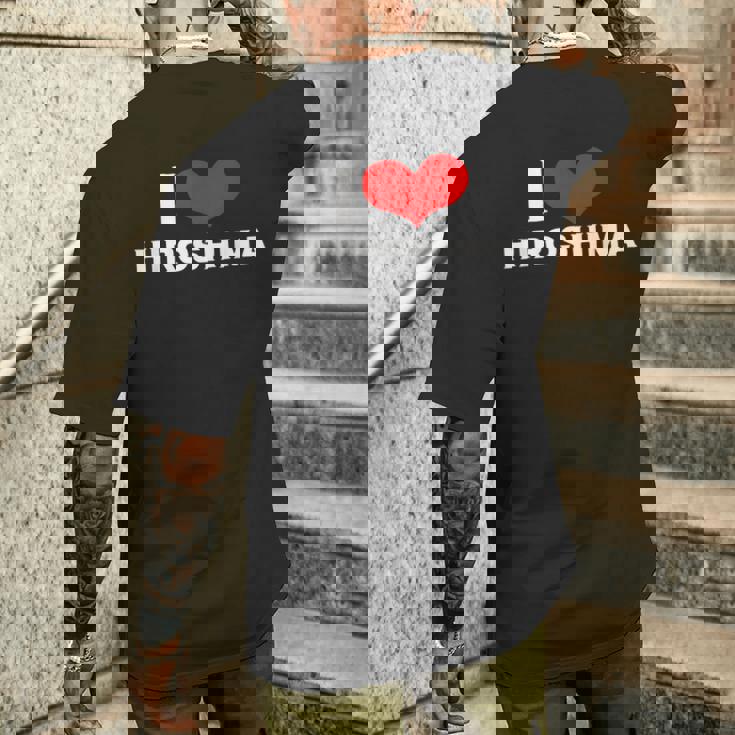 I Love Hiroshima 愛 ハート 広島 広島県 日本 お土産 かわいい おしゃれ メンズTシャツ バックプリント 彼への贈り物