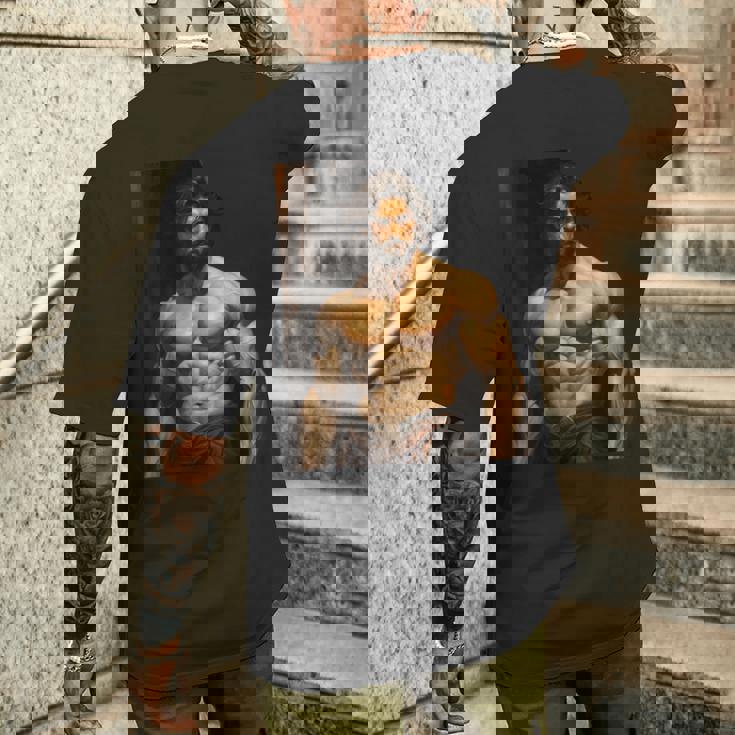 Muscle Man Bodybuilder Gay Daddy Classic Oil Paintingtyle メンズTシャツ バックプリント 彼への贈り物