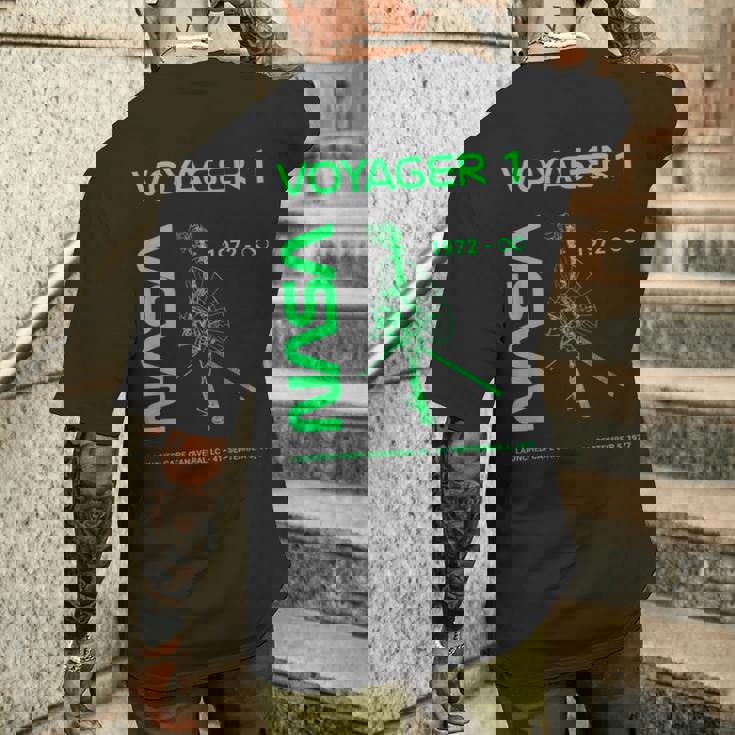 Nasa ボイジャー1号宇宙船は1977年9月5日に打ち上げられました。 メンズTシャツ バックプリント 彼への贈り物