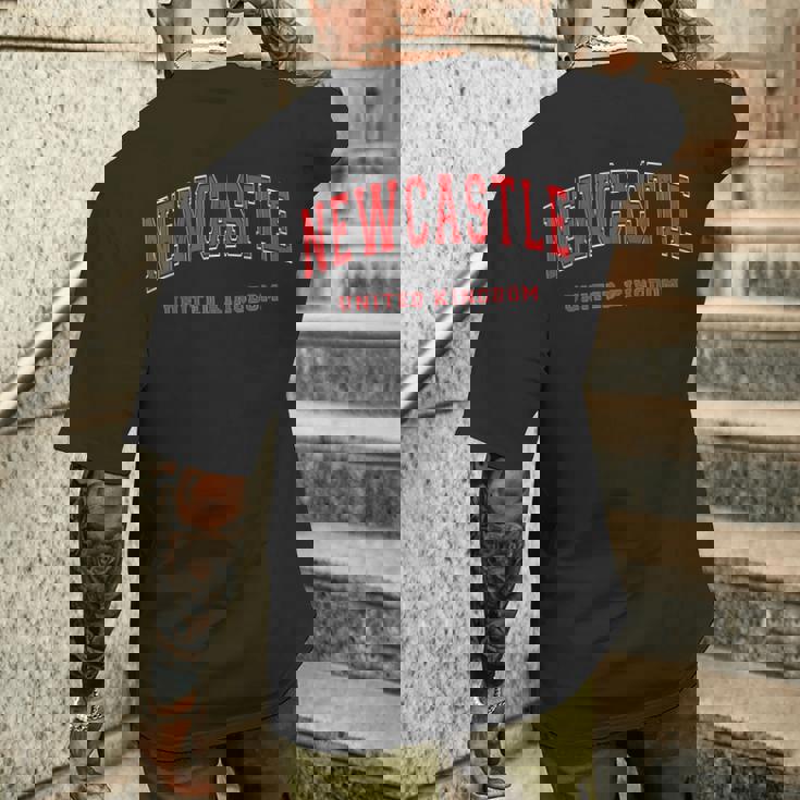 Newcastle Upon Tyne United Kingdom City メンズTシャツ バックプリント 彼への贈り物