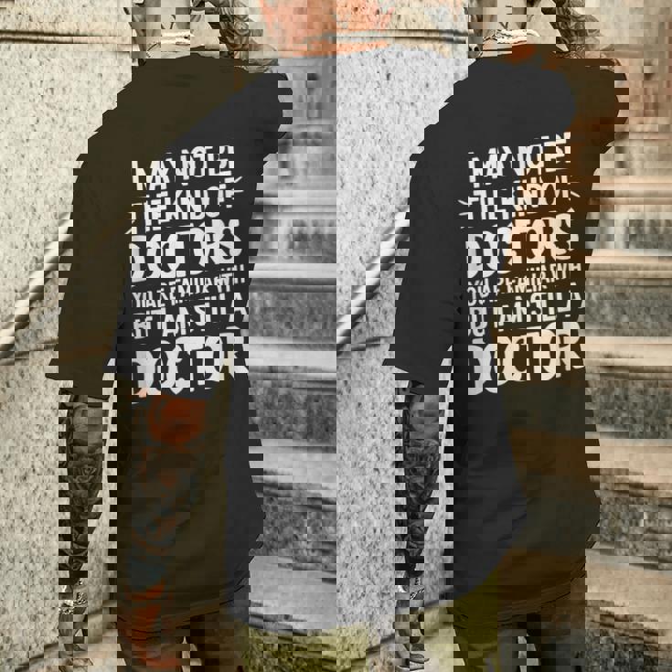 Not Your Typical Doctor Buttill A Doctor メンズTシャツ バックプリント 彼への贈り物