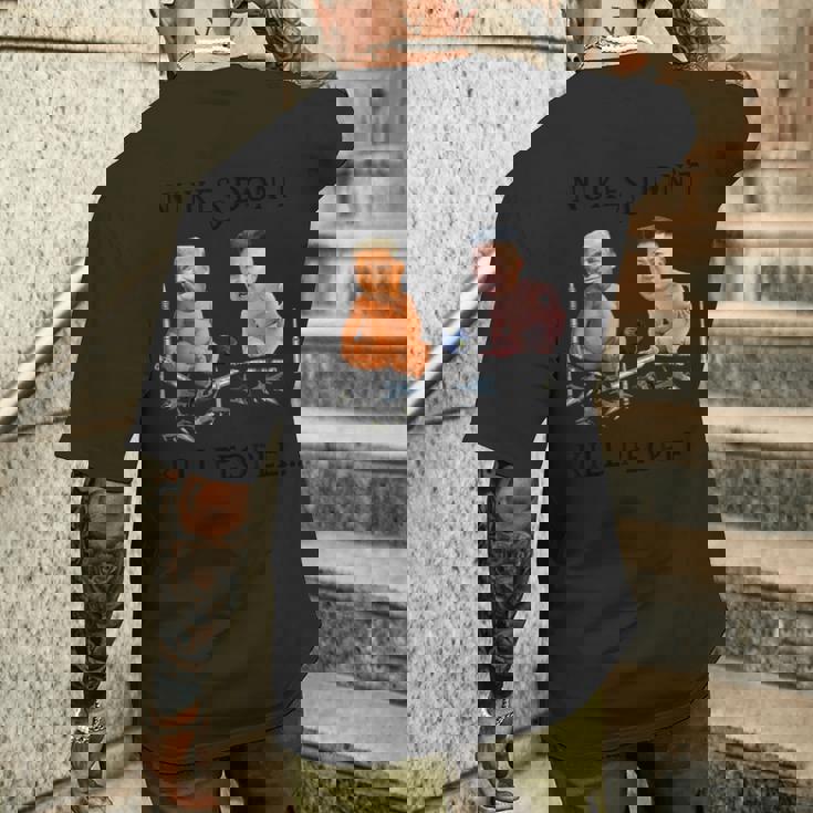 Nukes Don't Kill People…ドナルド・トランプとキム・ジョンウンティー メンズTシャツ バックプリント 彼への贈り物