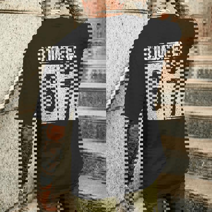 Oldometer 67 67歳の誕生日ギフトシャツ メンズTシャツ バックプリント 彼への贈り物