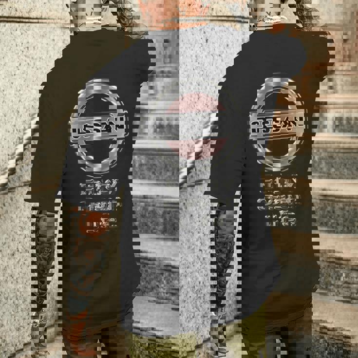 Ossan おっさん（車好き ロゴ エンブレム パロディ）【変なデザイン屋さん】文字 メッセージ 面白い デザイン メンズTシャツ バックプリント 彼への贈り物