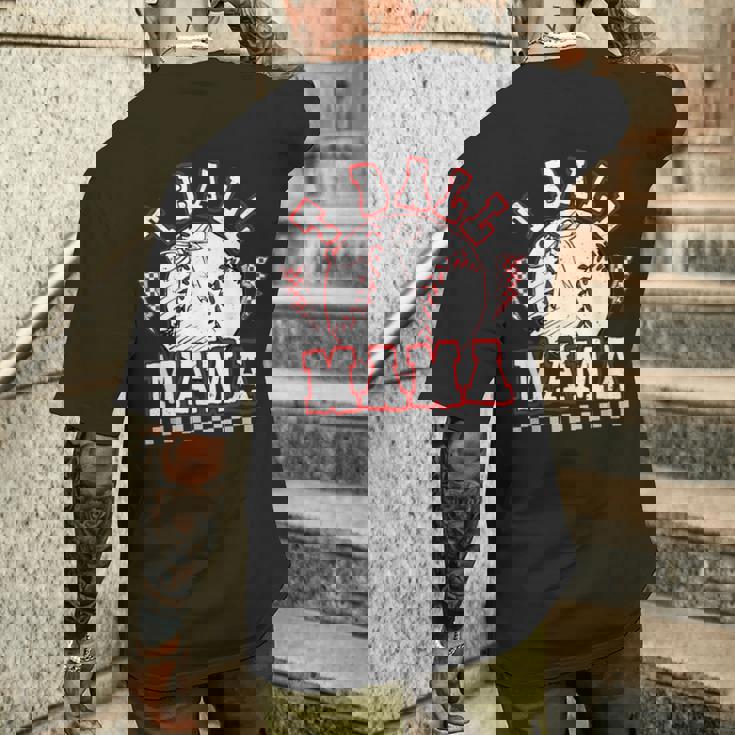 T-Ball ママ 試合の日 野球 ママ ソフトボール 選手 スポーツ メンズTシャツ バックプリント 彼への贈り物