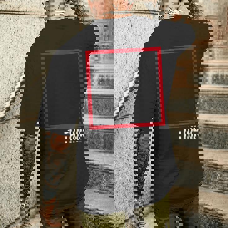 Think Outside The Box 哲学者、本好き、オタクのためのデザイン メンズTシャツ バックプリント 彼への贈り物