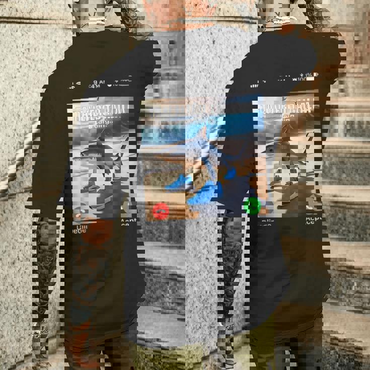 Tralalero Tralala イタリアンブレインロットミーム 電話ミーム メンズTシャツ バックプリント 彼への贈り物