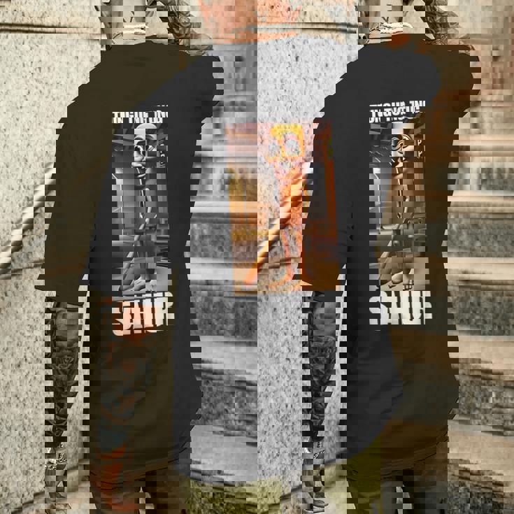 Tung Tung Tungahur Italian Brainrot Meme メンズTシャツ バックプリント 彼への贈り物