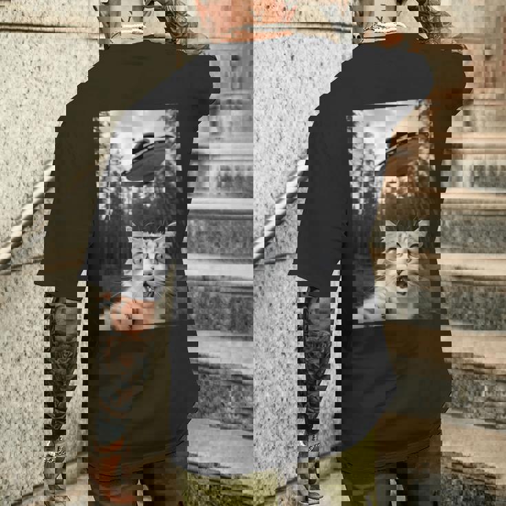 Ufoエイリアンと面白い猫の自撮り。 メンズTシャツ バックプリント 彼への贈り物