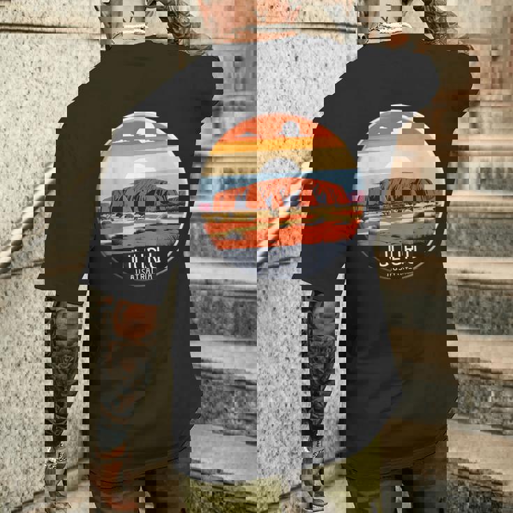 Uluru オーストラリア お土産 エアーズ ロック 記念品 ヴィンテージ 太陽 メンズTシャツ バックプリント 彼への贈り物