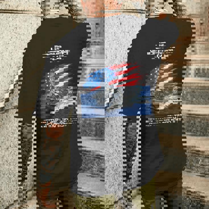 Uss インデペンデンス Cv 62 空母 退役軍人 アメリカ国旗 メンズTシャツ バックプリント 彼への贈り物
