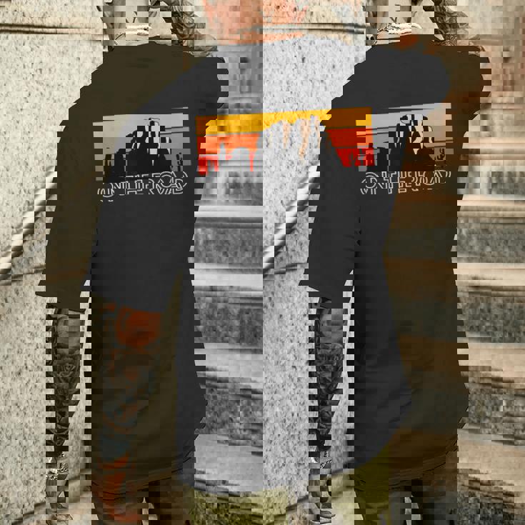 Wanderlust Canyon & Mountains On The Road メンズTシャツ バックプリント 彼への贈り物