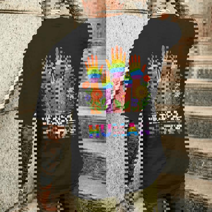 We Are All Human レインボー Lgbt Lgbtq トランスジェンダー ハンドフラワー メンズTシャツ バックプリント 彼への贈り物