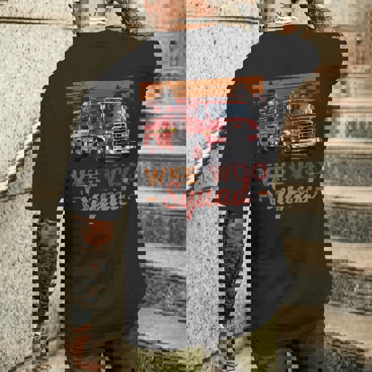 Wee Wooquad 消防車 消防士 ヴィンテージ 消防車 メンズTシャツ バックプリント 彼への贈り物