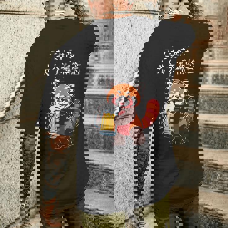 【こまめな水分補給】面白いレッドパンダ 熱中症対策 お酒 ビール 夏 暑さ おもしろ 面白い 可愛い ネタ ウケ狙い メンズTシャツ バックプリント 彼への贈り物